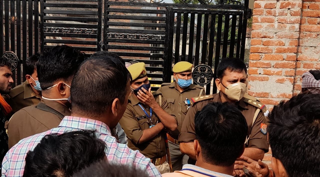लार के कुण्डावल तारा में भूमि कब्जा कराने गए 33 गिरफ्तार
