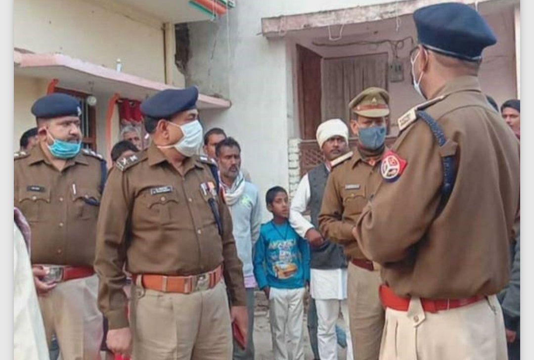 लॉक डाउन में घर आये युवक की सोते समय हत्या