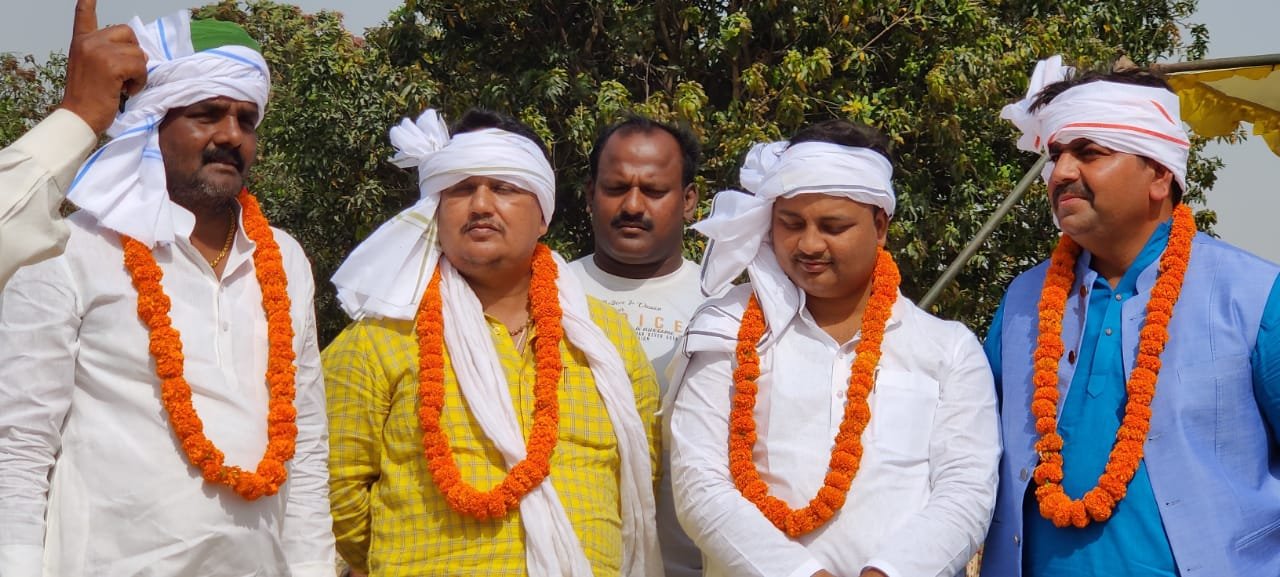 तकिया में पहलवानों के अलावा समाजसेवियों का भी जमघट
