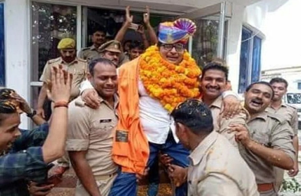 एसपी को रास नहीं आई एसओ की ऐसी विदाई ,15 सस्पेंड