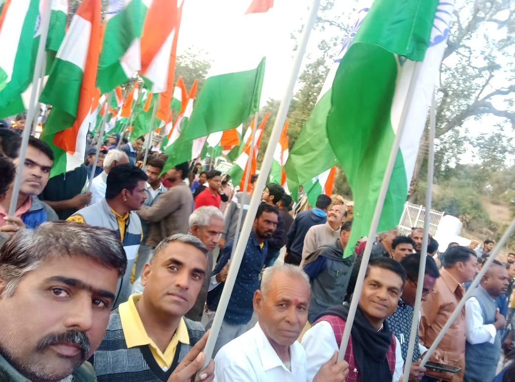 विधायक ने किया शहीद स्मारक का लोकार्पण