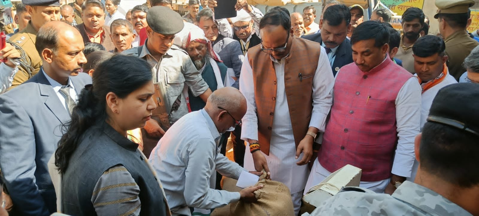 उप मुख्यमंत्री ने विभिन्न योजनाओं का किया स्थलीय निरीक्षण