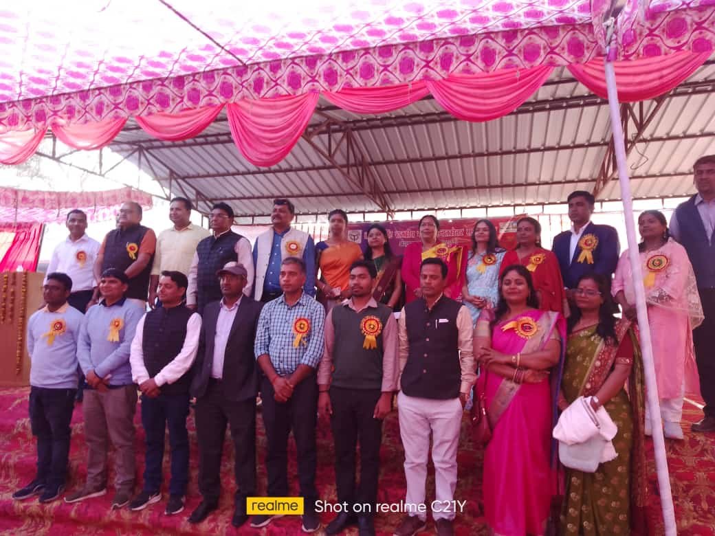सांस्कृतिक व क्रीड़ा प्रतियोगिता में प्रतियोगी छात्राओं को किया सम्मानित