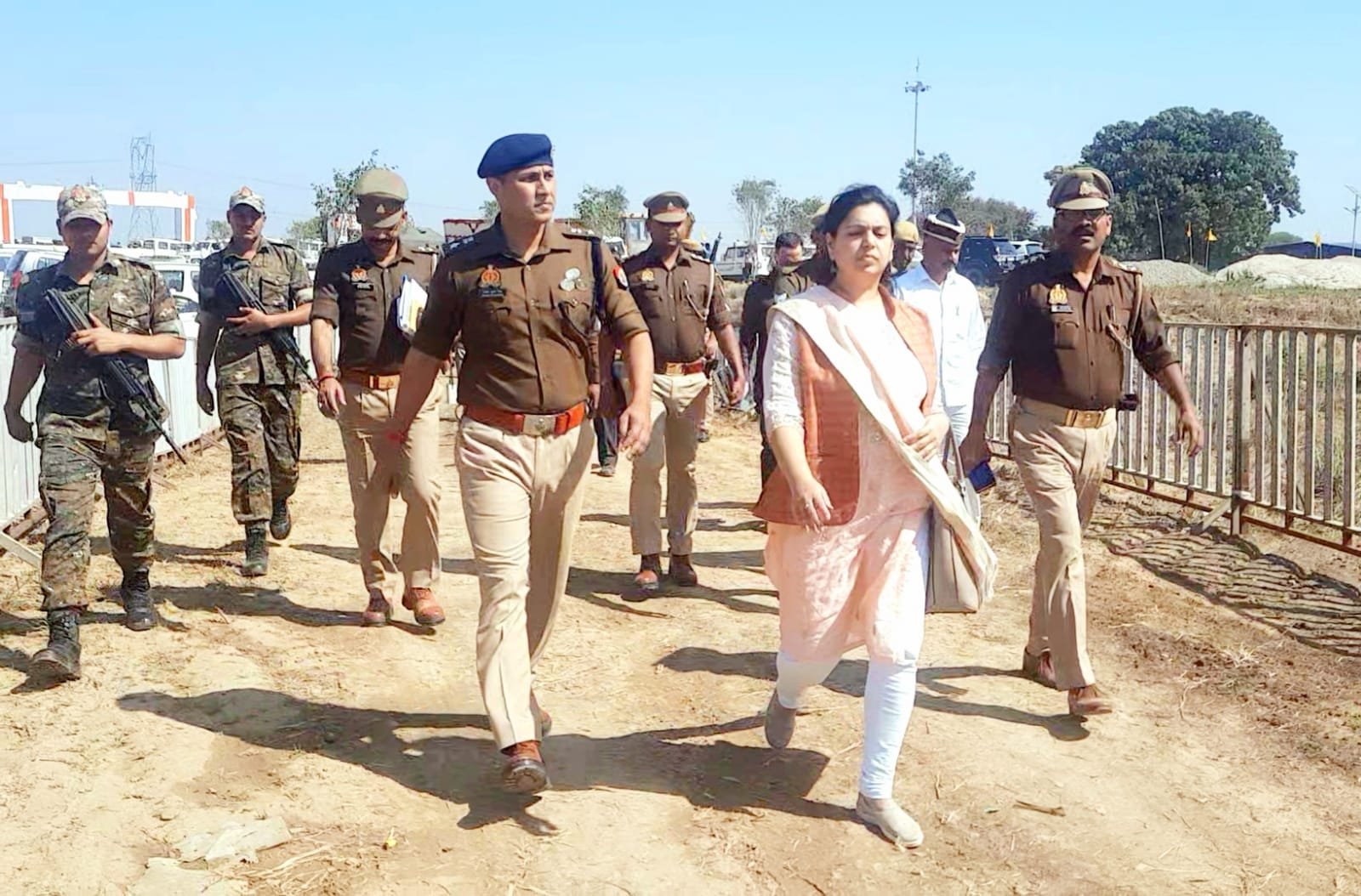 1008 कन्यादान महायज्ञ कार्यक्रम स्थल का जिलाधिकारी व पुलिस अधीक्षक ने किया निरीक्षण