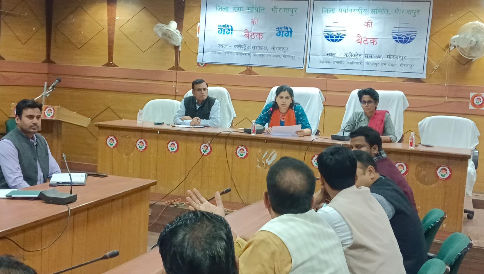 जिलाधिकारी ने पेयजल समस्या के निदान हेतु ब्लाक प्रमुख सहित अधिकारियों के साथ बैठक कर दिया आवश्यक दिशा निर्देश
