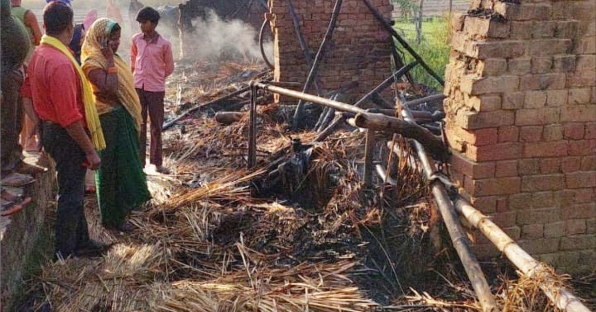 आग से राख हो गया छप्पर, पशु झुलसा और घरेलू सामान स्वाहा