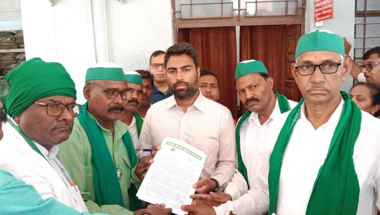 भाकियू ने किसानों की समस्याओं को लेकर एसडीएम को सौंपा ज्ञापन