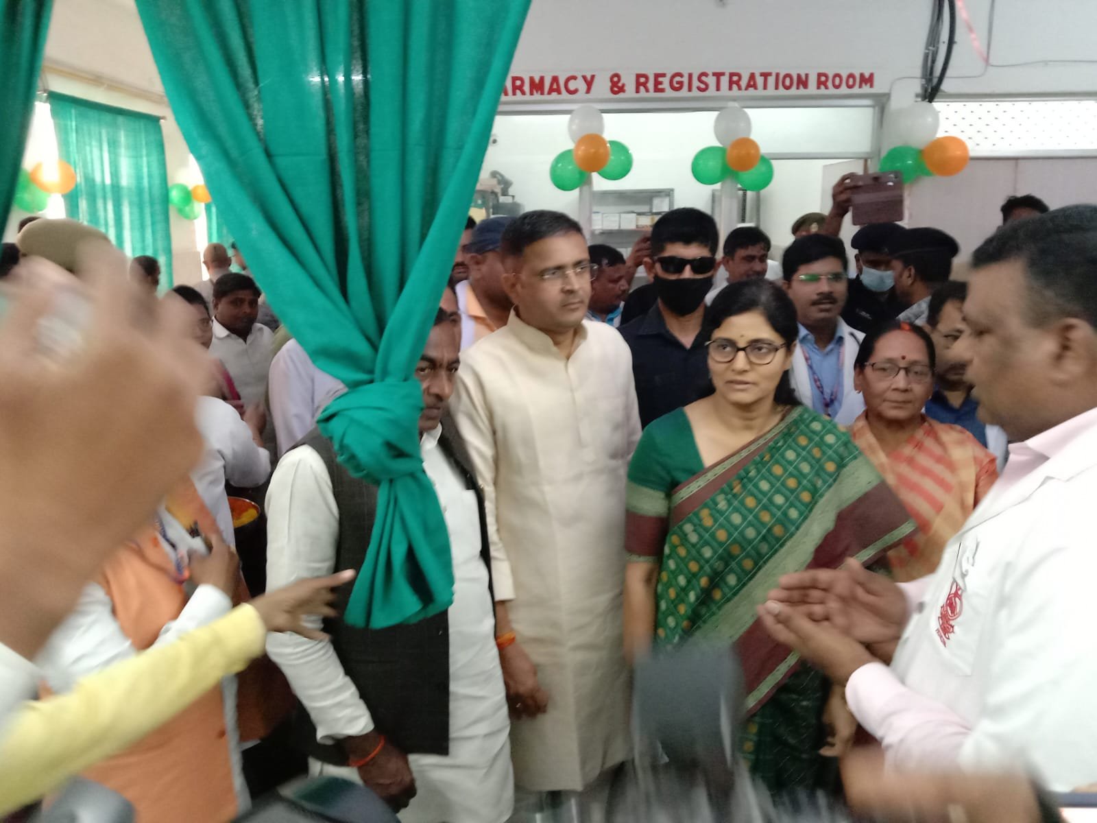 सांसद अनुप्रिया पटेल ने जनपद के प्रथम ट्रामा सेंटर व इमरजेंसी वार्ड का फीता काटकर किया लोकार्पण