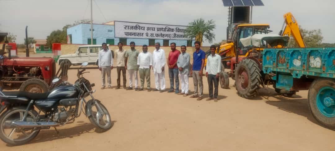 राजकीय उच्च प्राथमिक विद्यालय पाबनासर में प्रधानाध्यापक व भामाशाओ द्वारा किया खेल मैदान समतलीकरण