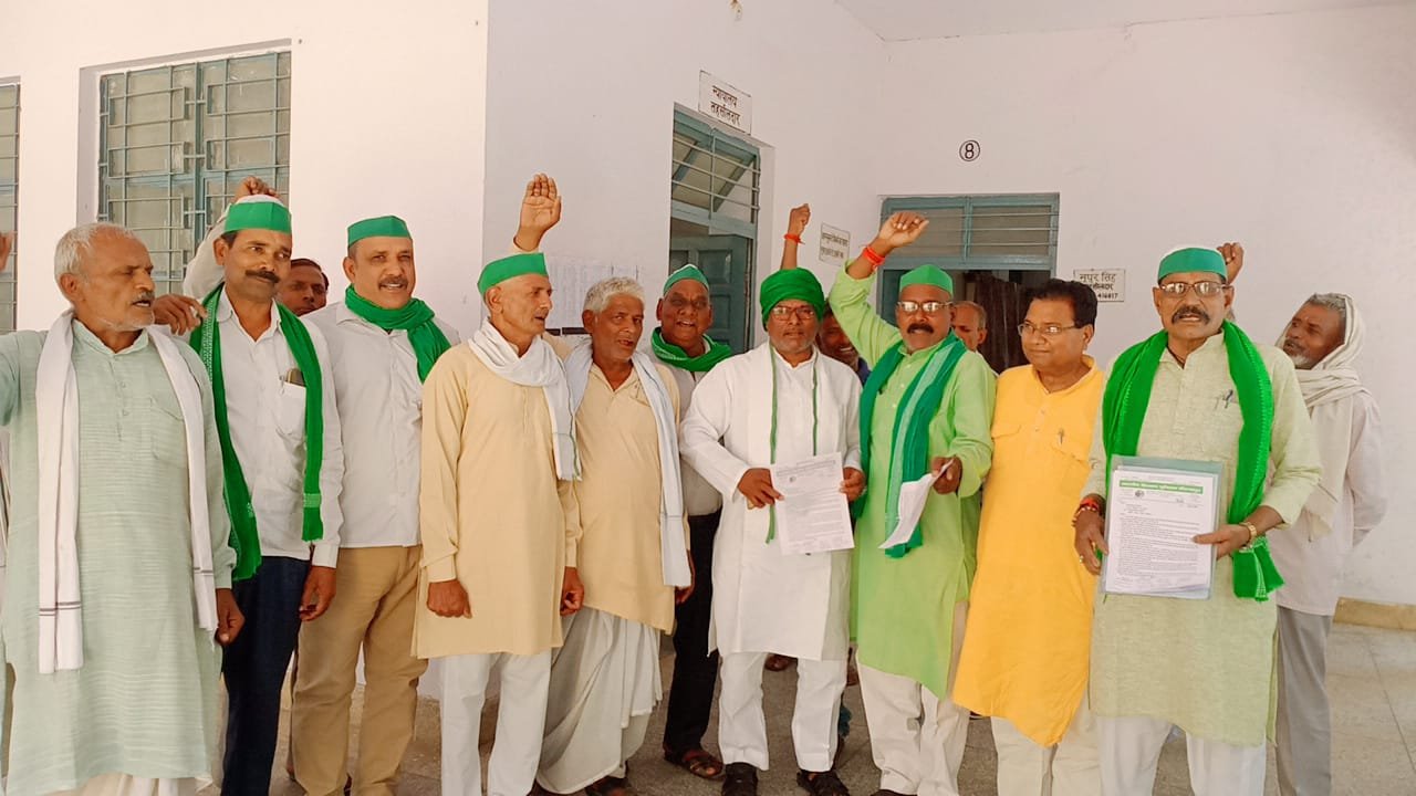 किसानों की समस्याओं के समाधान की मांग, भारतीय किसान यूनियन ने उपजिलाधिकारी को सौंपा ज्ञापन