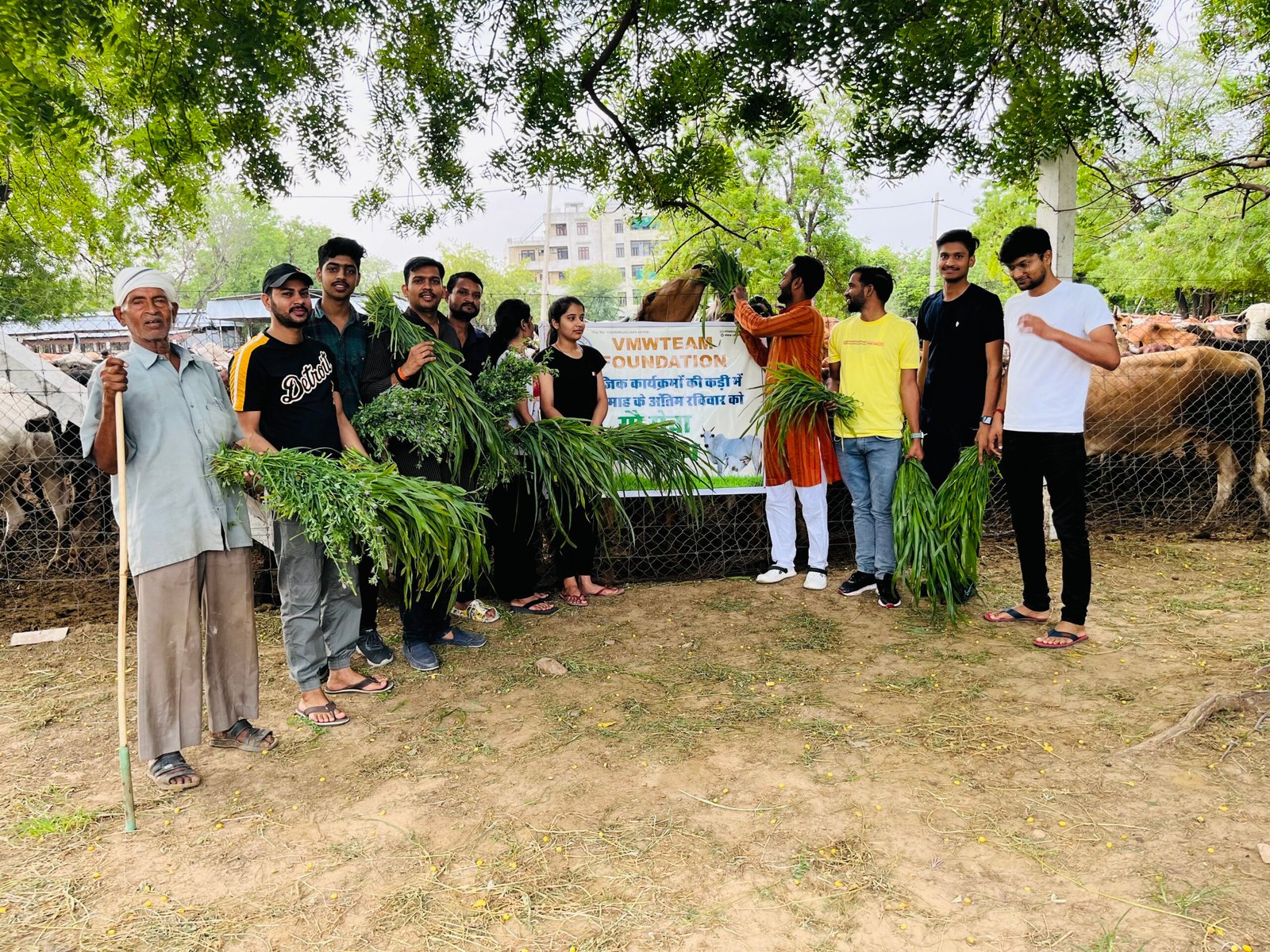 वीएमडब्ल्यू टीम ने लिया गौ सेवा का संकल्प