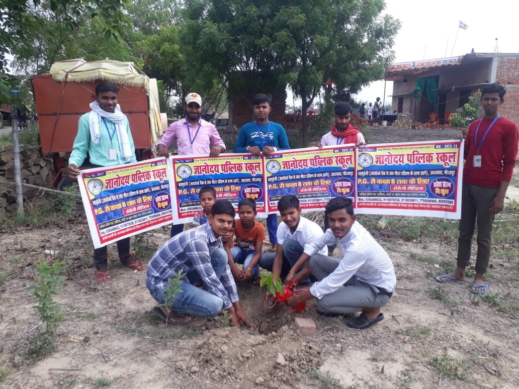 स्कूल प्रांगण में बच्चों ने किया गया पौधारोपण
