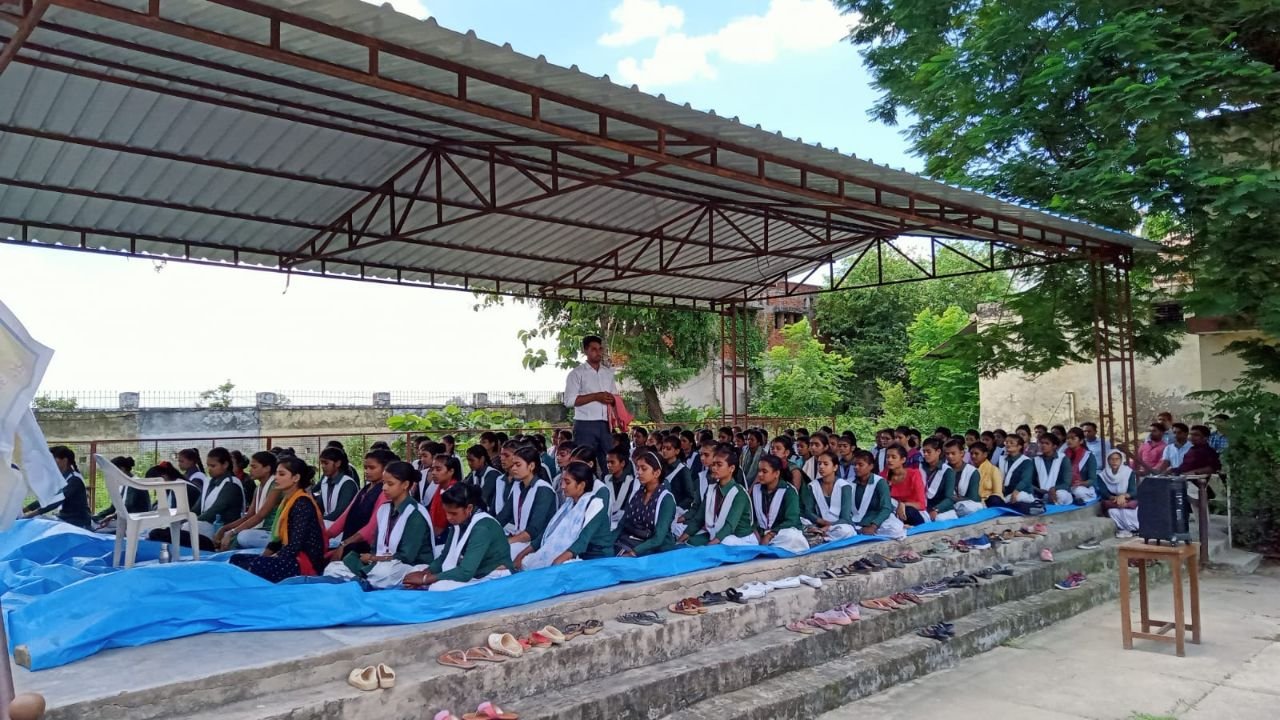 मिशन स्वस्थ भारत के वर्कशाप में छात्राओं का हुआ निः शुल्क स्वास्थ्य परीक्षण