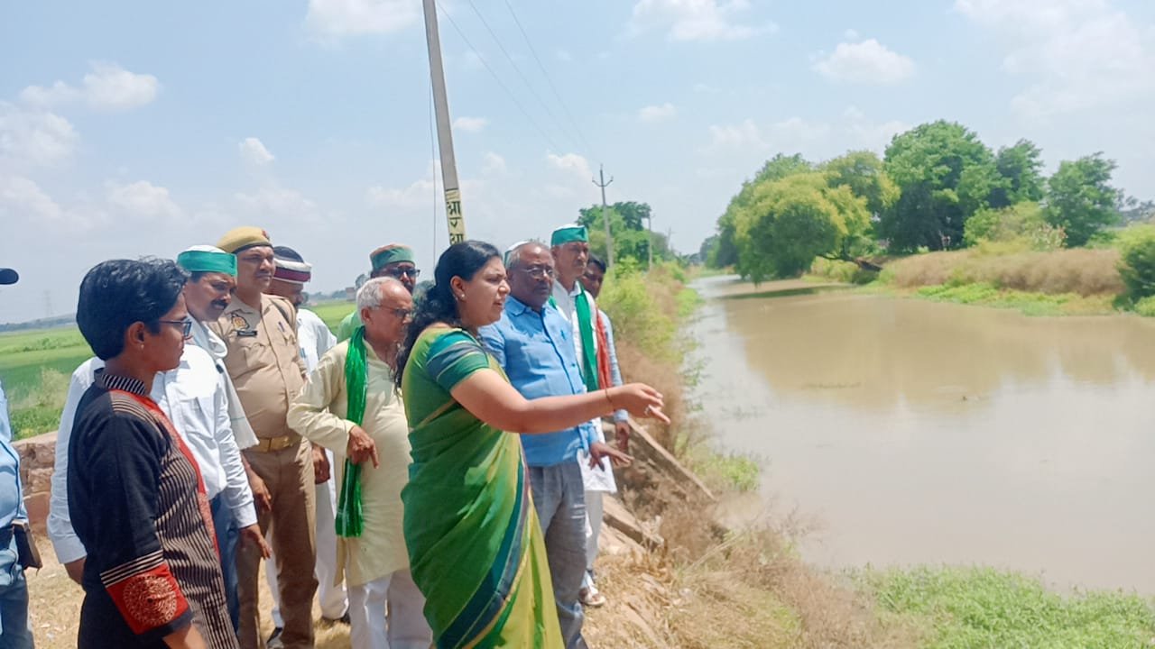 जिलाधिकारी ने नरायनपुर पंप कैनाल का किया निरीक्षण