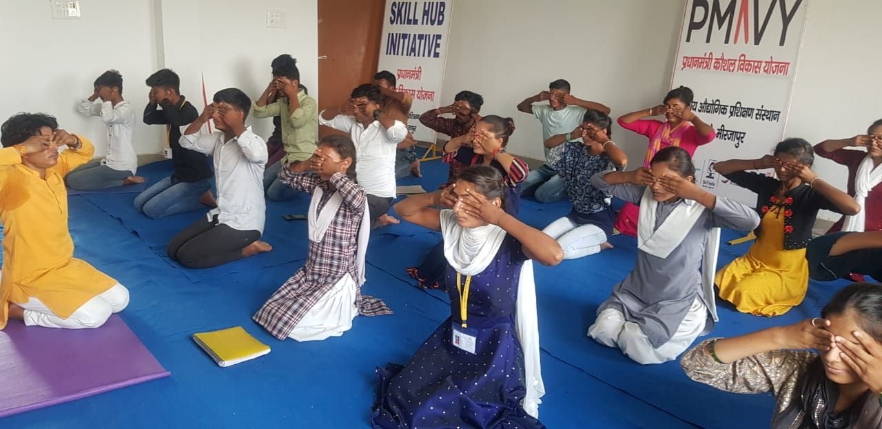 योग शिविर के दूसरे दिन साधकों को बताए गए यम और नियम के भेद