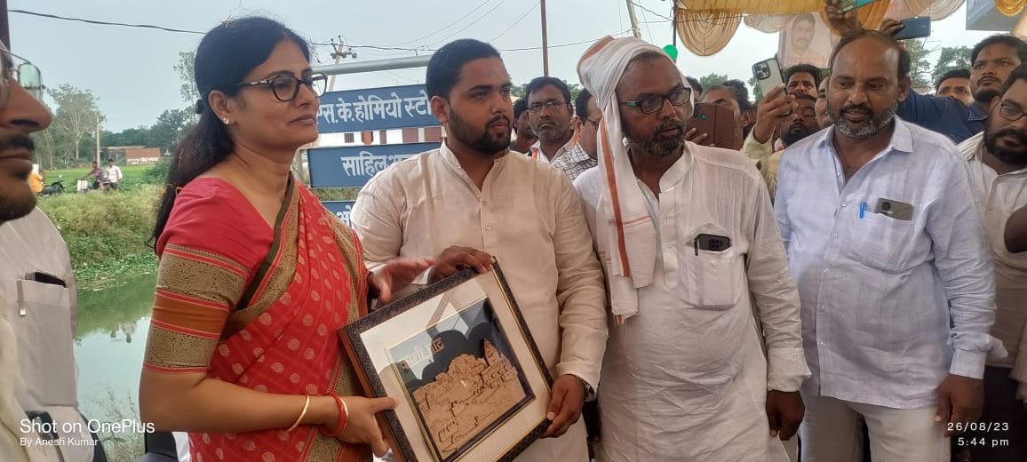 डीएम ने उत्सव भवन व पुस्तकालय का किया लोकार्पण