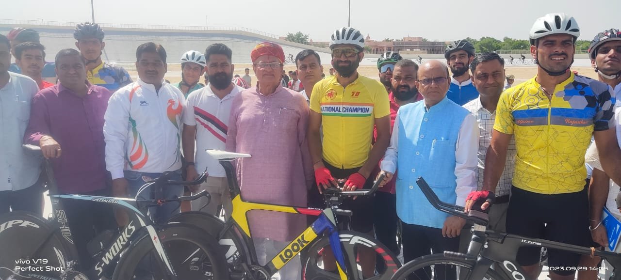 शिक्षा मंत्री ने एमजीएसयू में नवनिर्मित साइक्लिंग वेलोड्रम का किया निरीक्षण