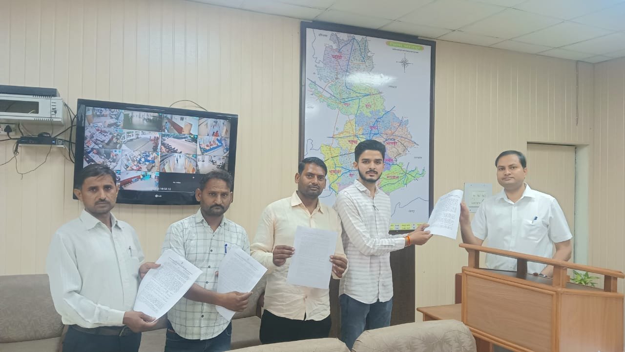 अनुकम्पा नियुक्ति पत्र मिलते ही खिले चेहरे