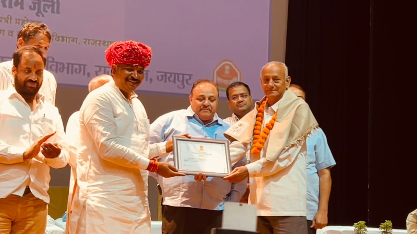 सामाजिक न्याय एवं अधिकारिता मंत्री ने राज्य स्तर पर खेताराम सुथार को किया सम्मानित