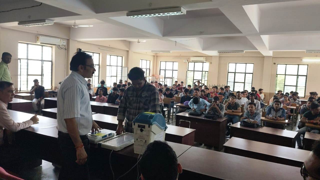 अपनाए ऐप बने सशक्त मतदाता की थीम पर मतदाता जागरूकता कार्यक्रम आयोजित