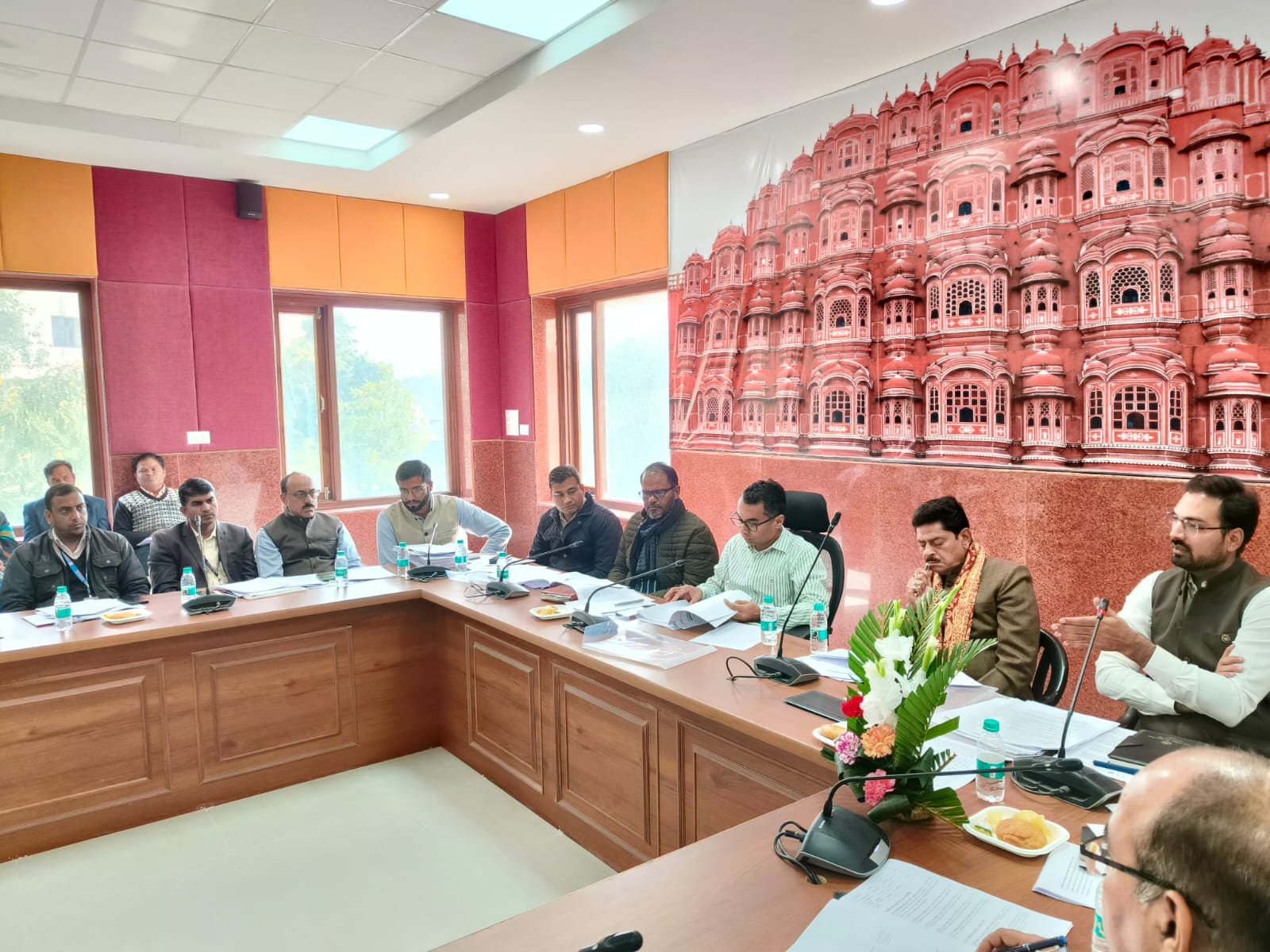 बैंक अधिकारी ज्यादा से ज्यादा लोगों तक पहुंचाएं राहत – जिला कलक्टर