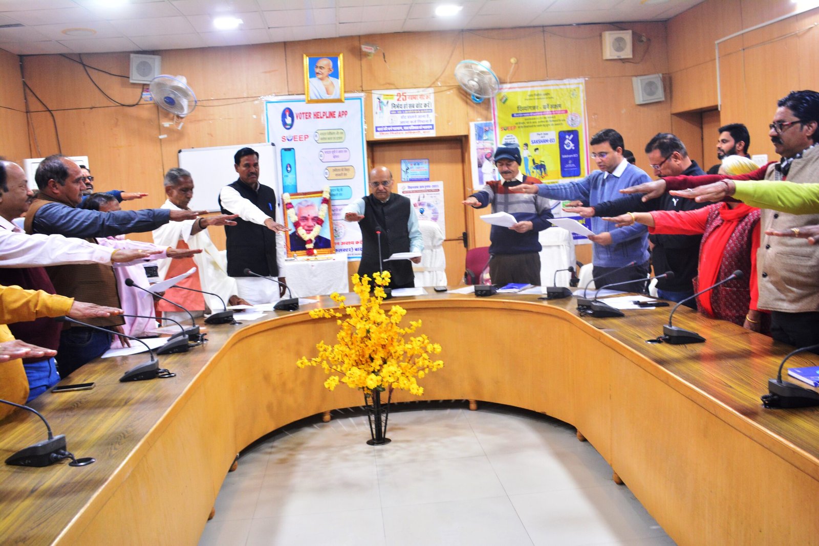 सुशासन दिवस : जनप्रतिनिधियों, अधिकारी एवं कार्मिकों ने ली शपथ