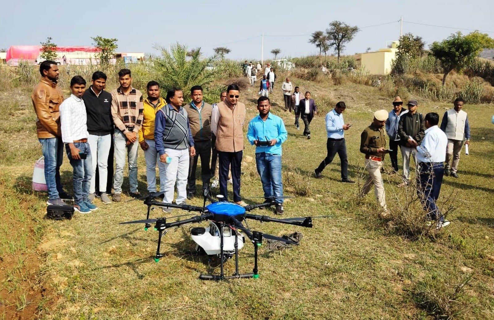 विकसित भारत संकल्प यात्रा के दौरान ड्रोन प्रदर्शन बन रहा आकर्षण का केंद्र