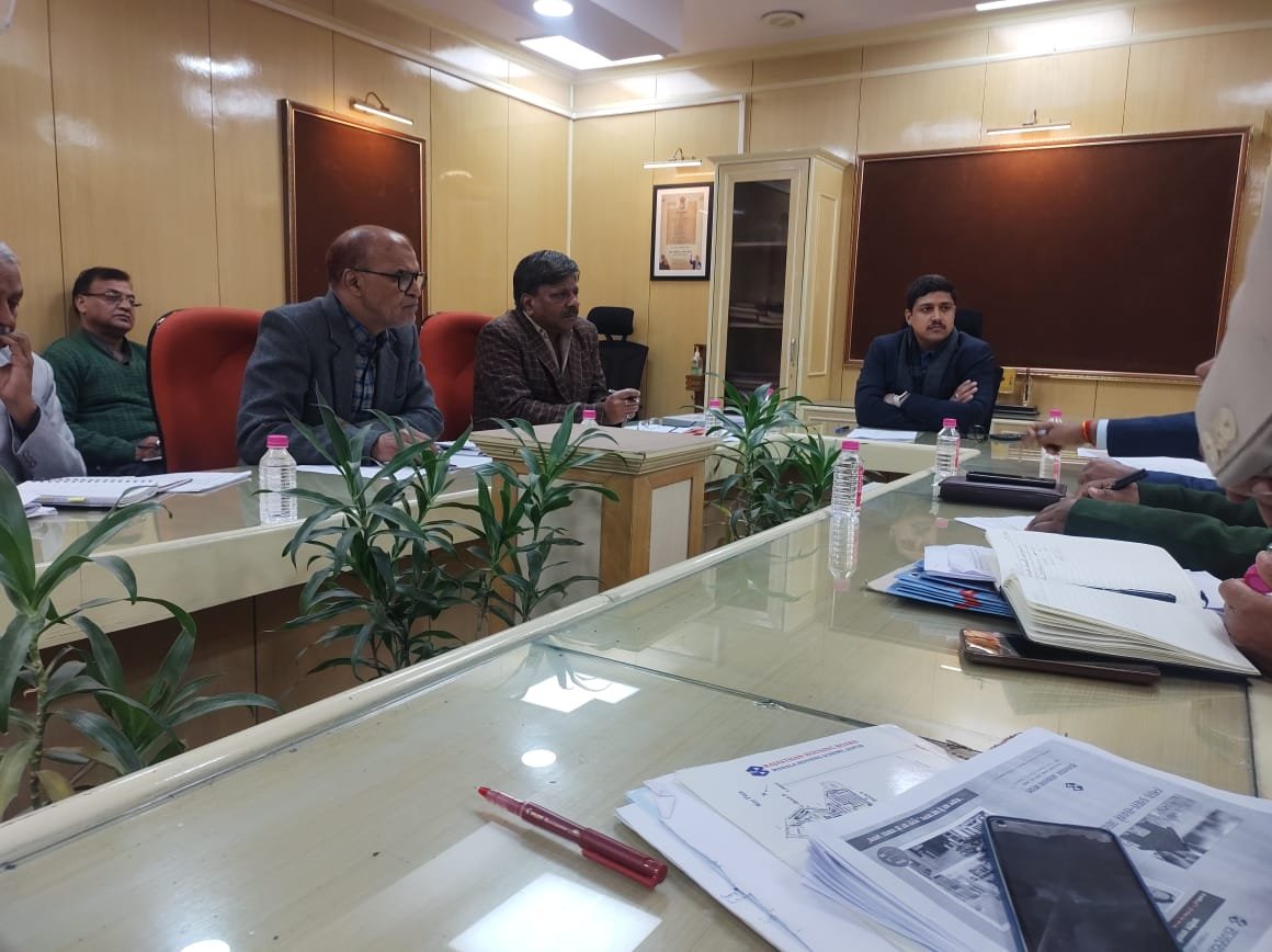 कमजोर तबके को केन्द्र में रखकर बनाए योजनाएं —आवासन आयुक्त