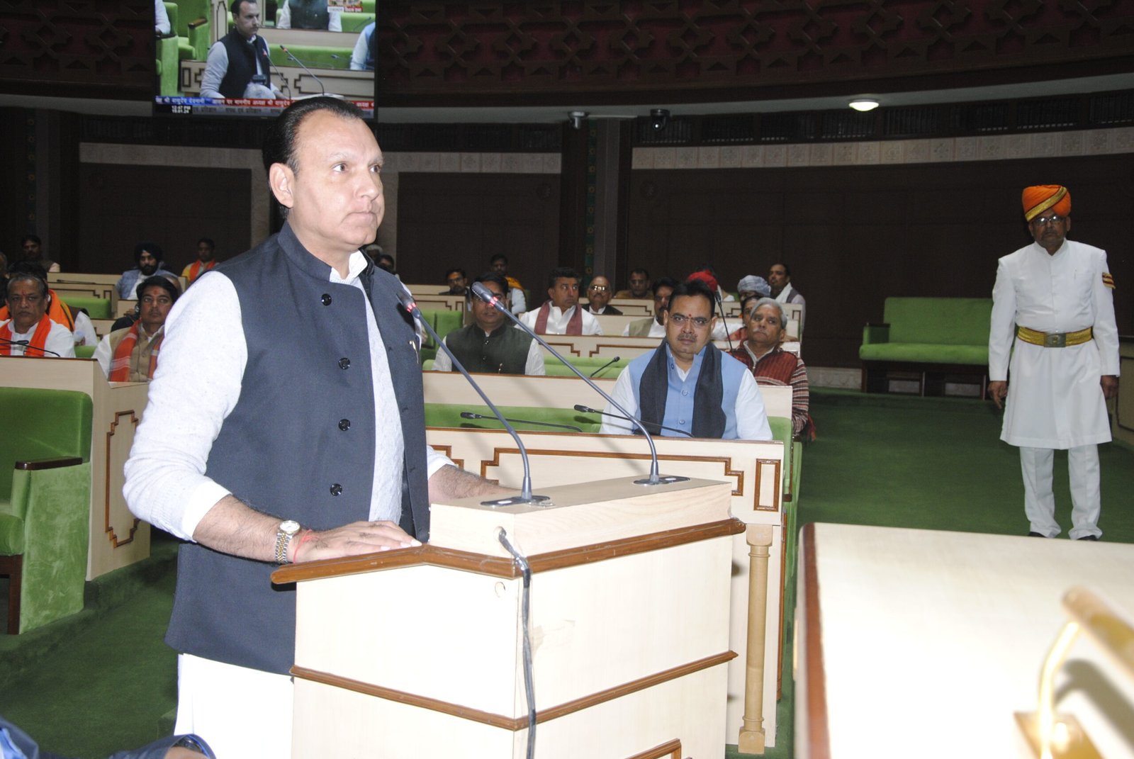 नवनिर्वाचित विधायकों ने ली सदस्यता की शपथ