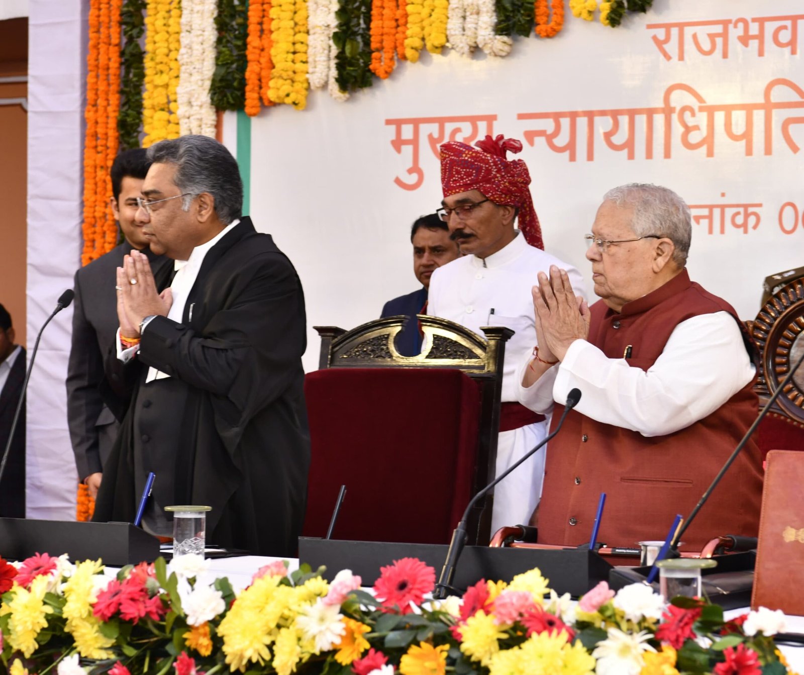 राज्यपाल ने दिलाई उच्च न्यायालय के मुख्य न्यायाधिपति को शपथ