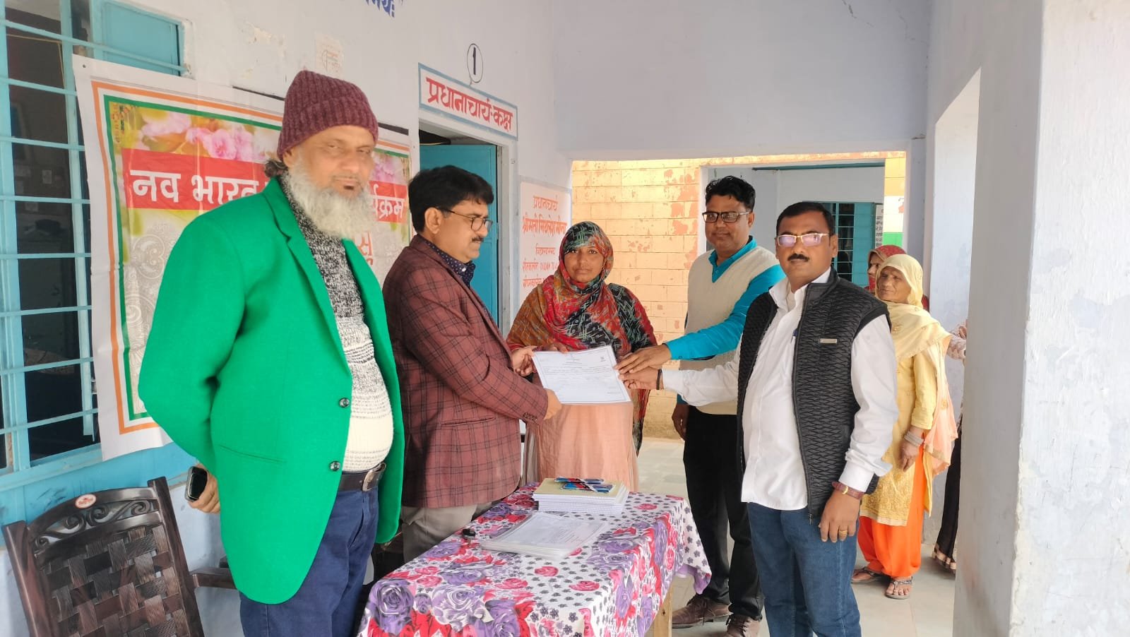 बुनियादी साक्षरता परीक्षा में उत्र्तीण लर्नर्स को प्रमाण पत्रों का किया वितरण