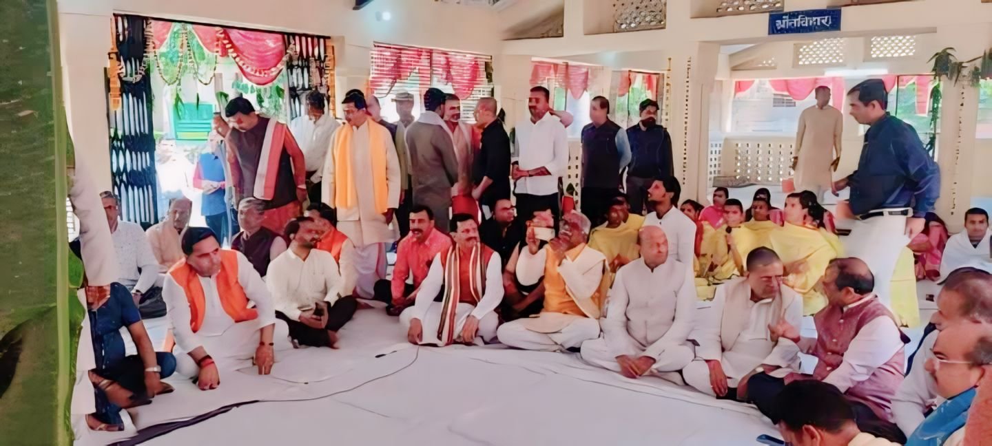 महायज्ञ के दौरान कुलपति प्रो बिहारी लाल शर्मा ने राजनीतिक, उद्योगिक, और बुद्धिजीवियों से केन्द्रीयकरण के लिए अपील की