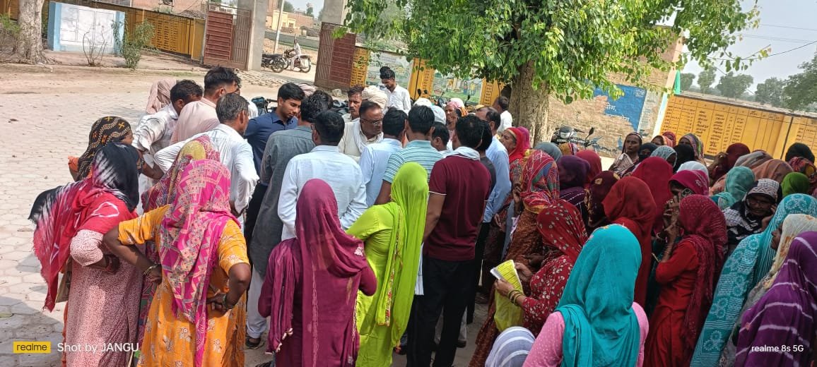 समझाइश से किया धरने पर बैठे मनरेगा श्रमिकों की समस्याओं का निराकरण