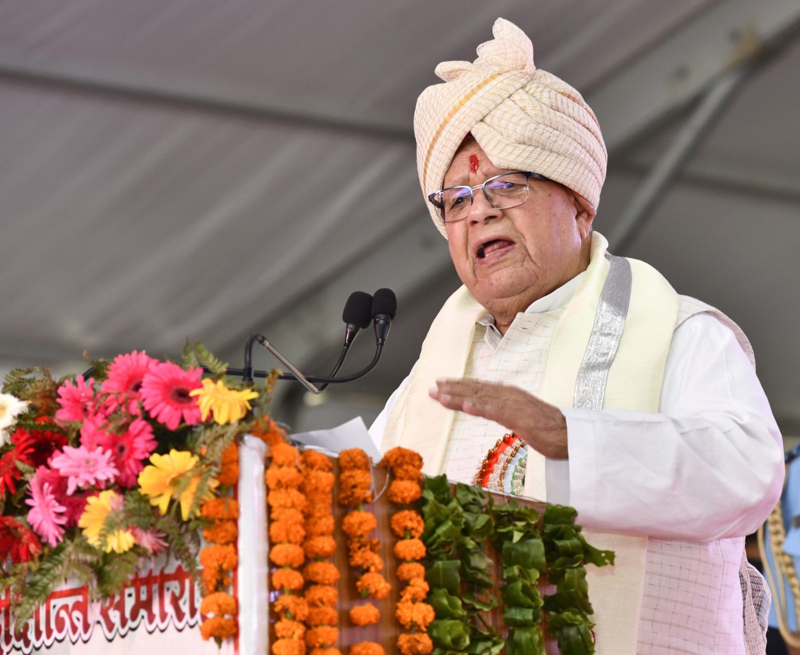 शिक्षा ज्ञान प्राप्ति और सक्षम मानव शक्ति का सृजन ही नहीं करती बल्कि शिक्षा राष्ट्र का निर्माण भी करती है -राज्यपाल
