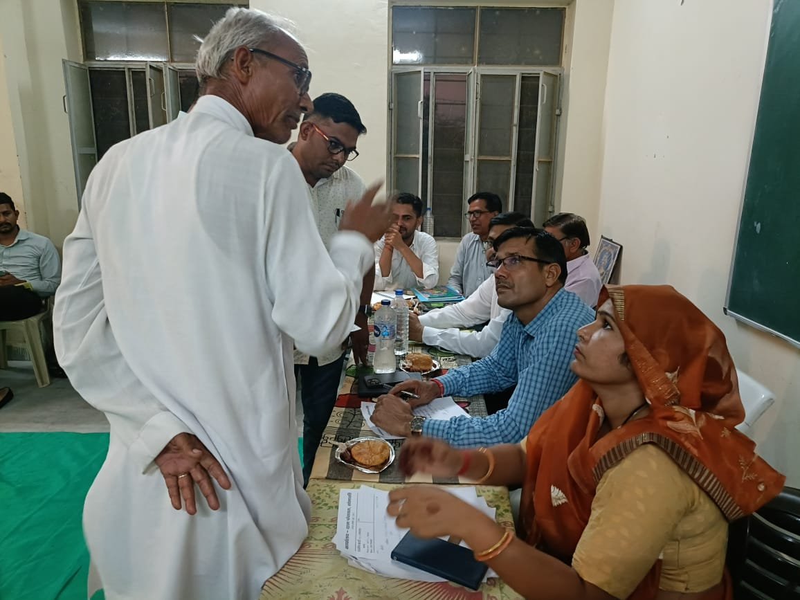 एसडीएम बिजेंद्र सिंह ने सोमासी में सुनीं समस्याएं, अधिकारियों को दिए निर्देश