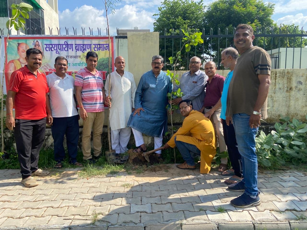 सरयूपारीण ब्राह्मण समाज राजस्थान ने हरियाली अमावस्या पर किया पौधारोपण