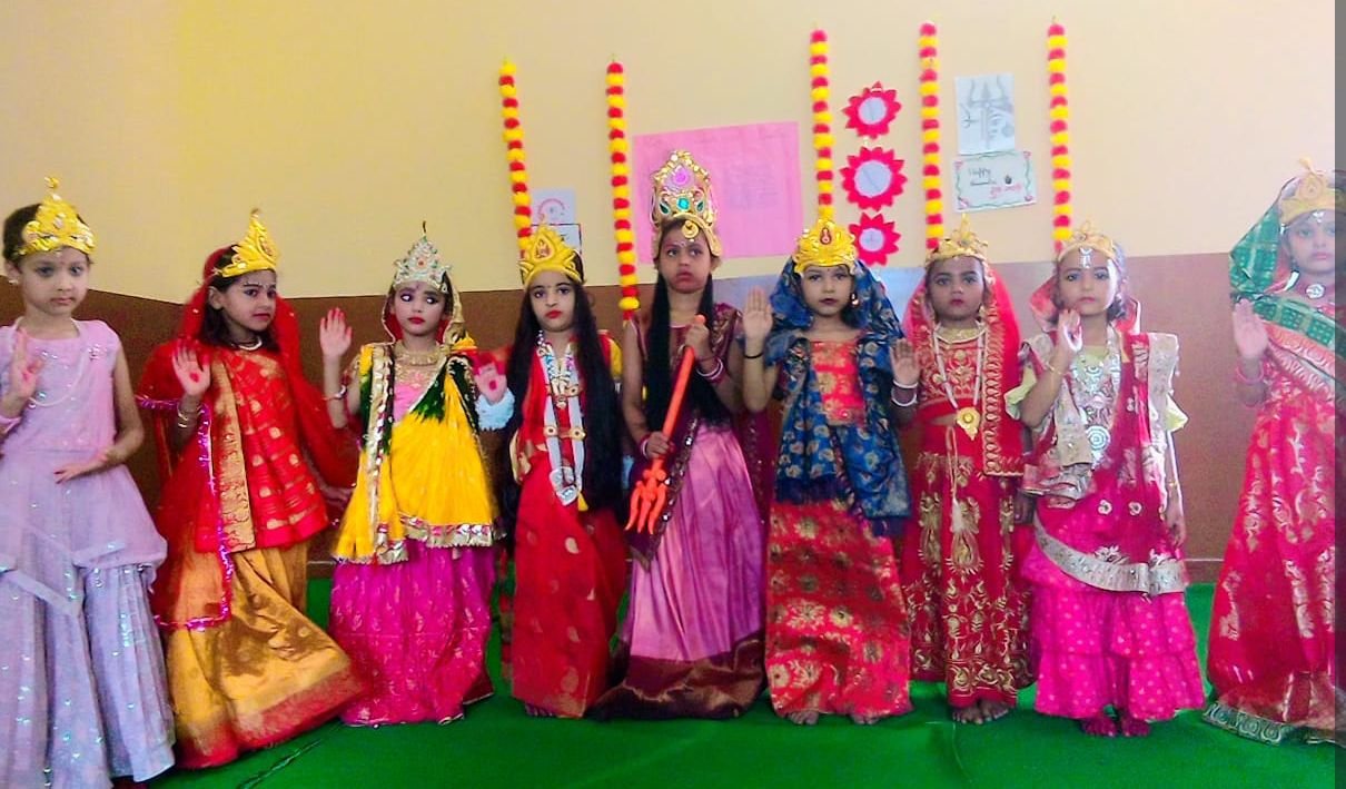 कोलंबस के बच्चों ने मनाया दशहरा
