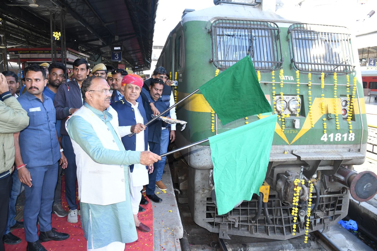 विधानसभा अध्यक्ष ने रवाना की वरिष्ठ नागरिकों के लिए तिरूपति बालाजी तीर्थ यात्रा ट्रेन
