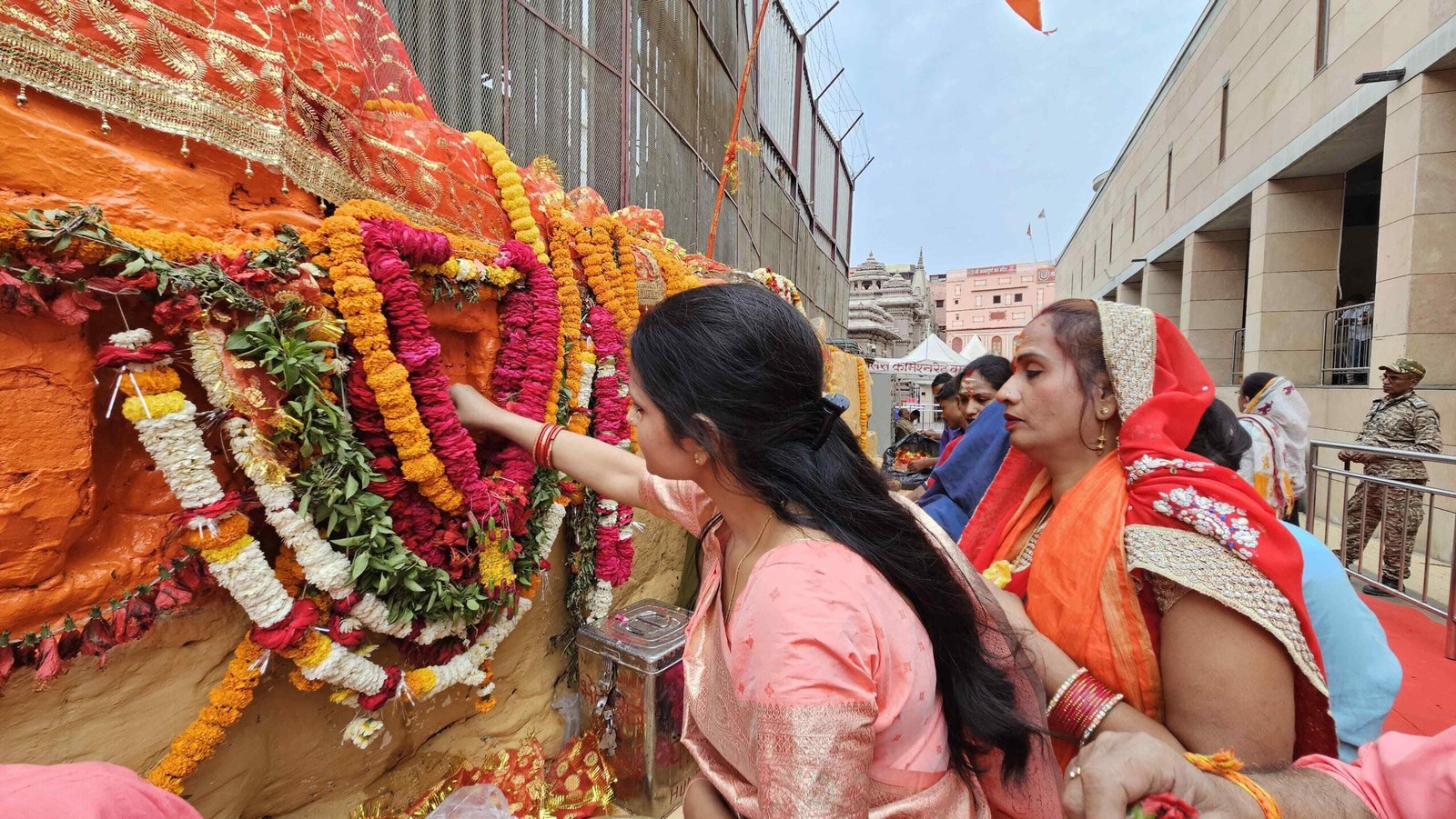 ज्ञानवापी में मां श्रृंगार गौरी के दर्शन शुरू: भक्तों का सैलाब, सुरक्षा कड़ी