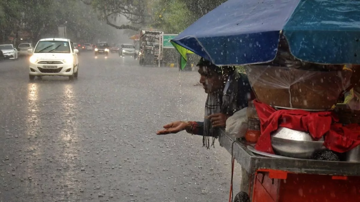 यूपी में झमाझम बारिश के साथ गिरे ओले, कई जिलों में मौसम ने दी राहत