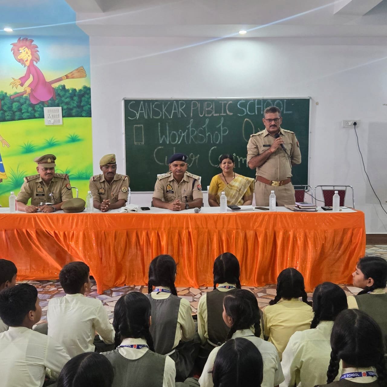 मीरजापुर में साइबर अपराध जागरूकता कार्यशाला आयोजित: छात्रों को दी गई डिजिटल सुरक्षा की जानकारी