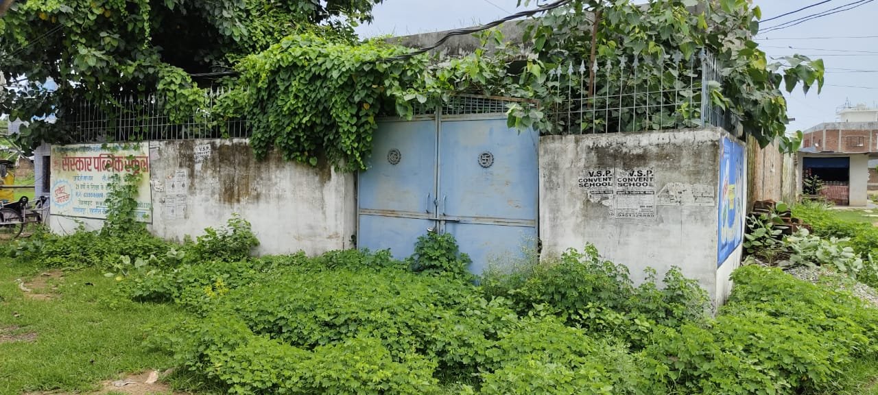 लाखों की लागत से बना सामुदायिक भवन ताले में कैद, नगर पालिका की लापरवाही से जनता का पैसा बर्बाद