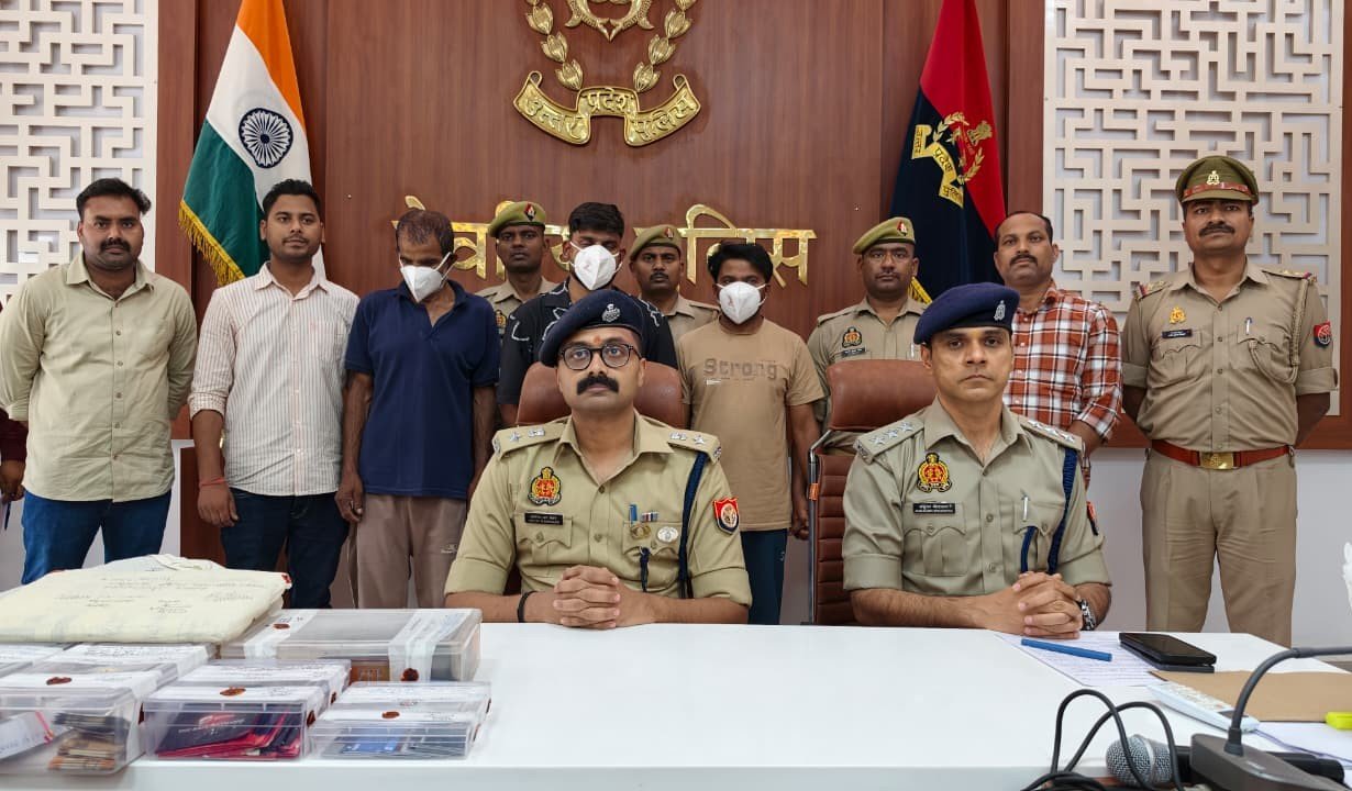 देवरिया में ऑन लाइन गेम के जरिये ठगी करने वाले गिरोह का भंडाफोड़