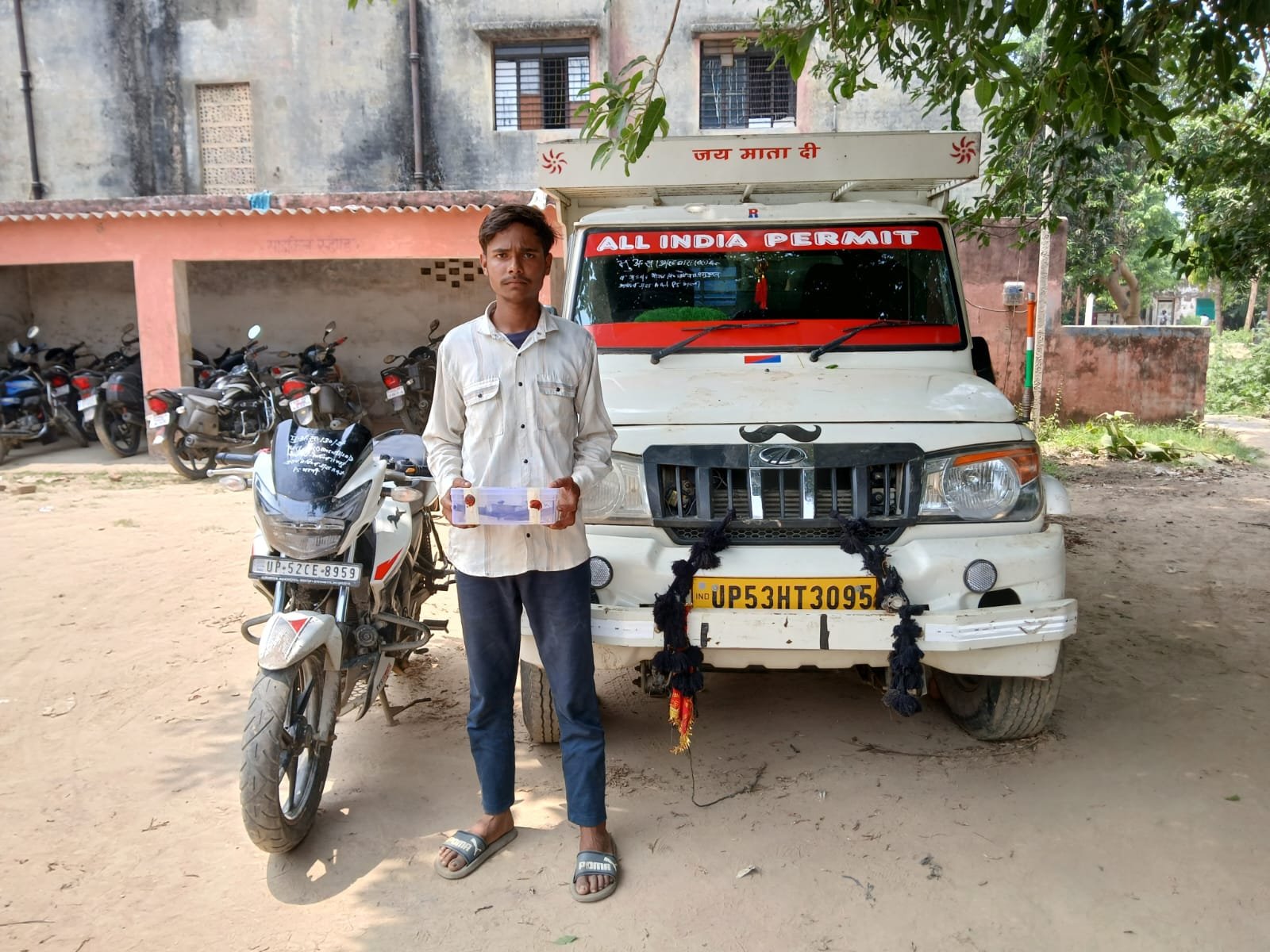 पिकप से पांच गो वंश बरामद, दो तस्कर गिरफ्तार