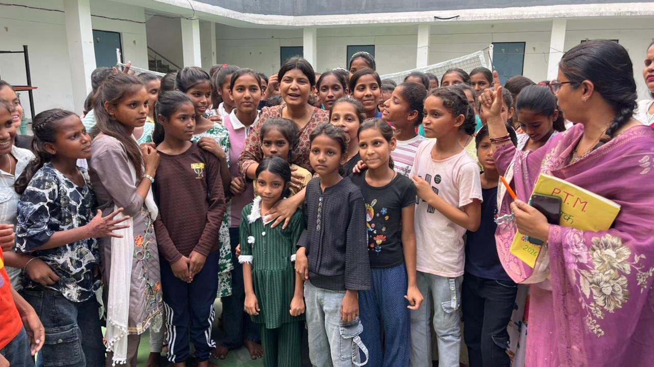 कस्तूरबा विद्यालय लार का एसडीएम ने किया निरीक्षण