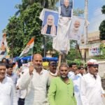 पुलिस के घेरे में भी नहीं रुके कांग्रेसी, चौराहे पर फूंक दिया पुतला