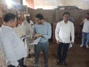 आबकारी गोदामों पर डीएम की पैनी नजर, औचक निरीक्षण में स्टॉक से सुरक्षा तक परखी