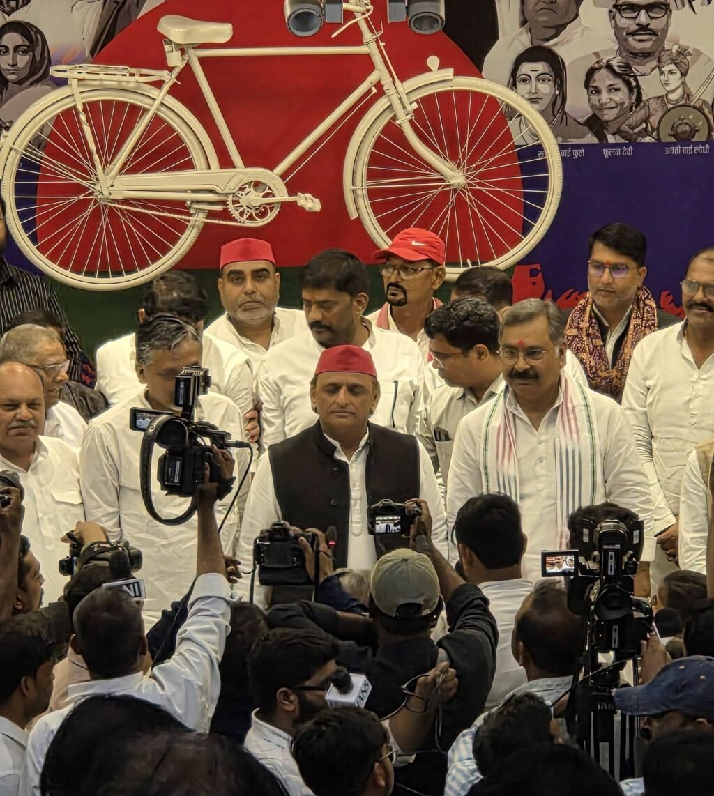 भाजपा से दूरी, अब सपा का साथ; संजयन त्रिपाठी बने शिक्षक MLC प्रत्याशी