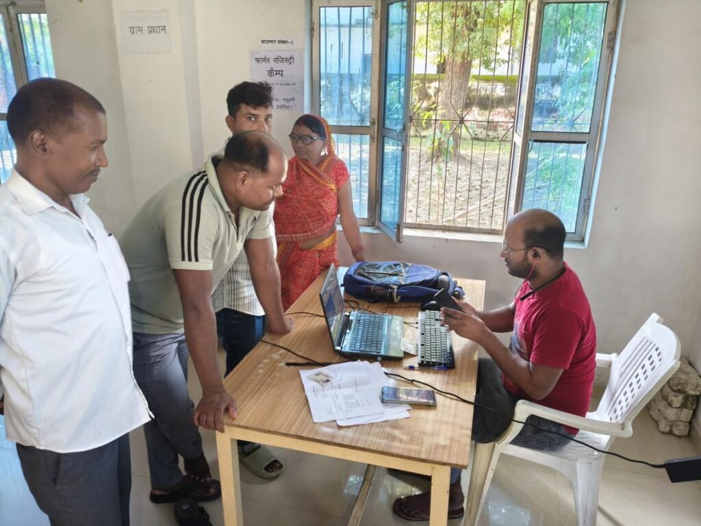 लेखपालों के प्रस्तावित आंदोलन के बीच राजस्व से जुड़े कामों को लेकर ग्रामीणों की चिंता बढ़ी है