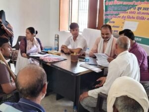 लेखपाल आंदोलन से ग्रामीणों के प्रमाणपत्र और फार्मर रजिस्ट्री पर असर की आशंका